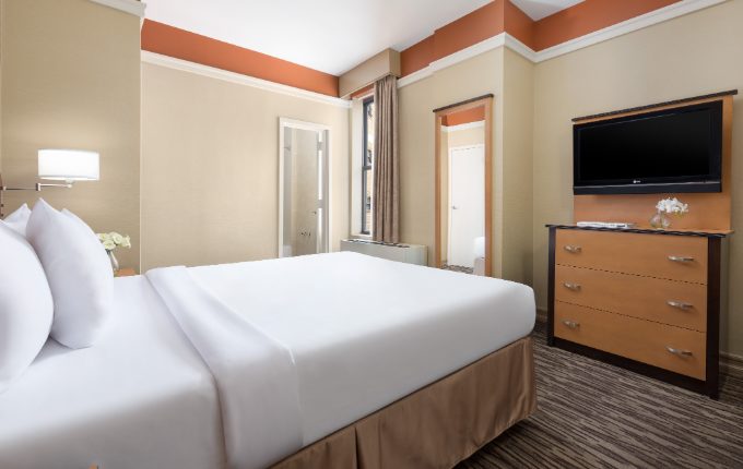 Deluxe Queen Bedroom