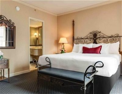 Pinnacle King Room
