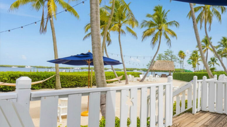 Sandpiper Beachside Deluxe | King Bay View