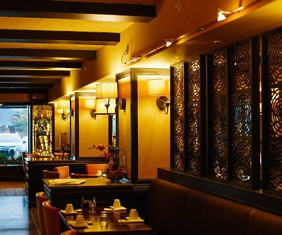 Hotel Julien Dubuque cozy dining interior