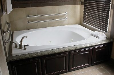 King ADA Whirlpool Suite With One King Bed