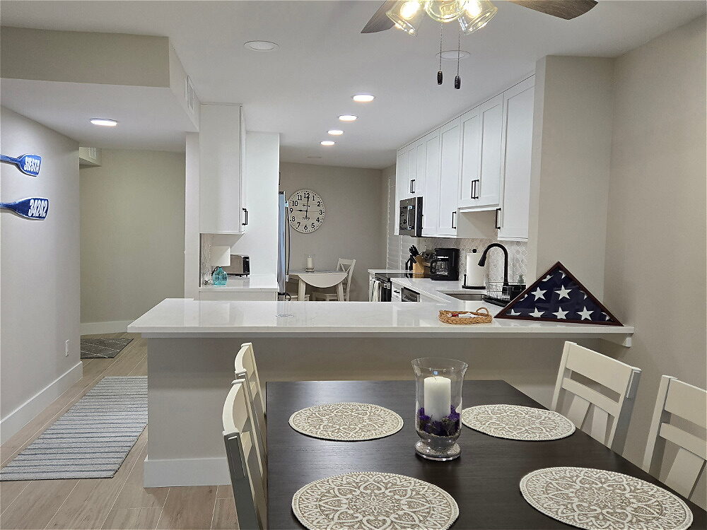 Room B101 at Island Reef with kitchen and dining room
