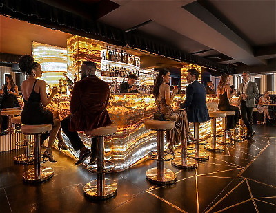 TEN 11 Lounge Nomad