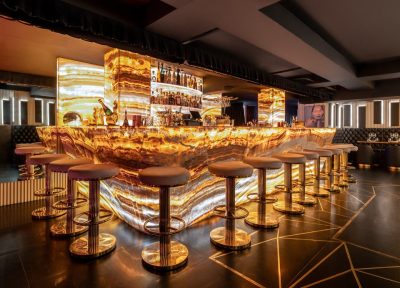 TEN 11 Lounge Nomad
