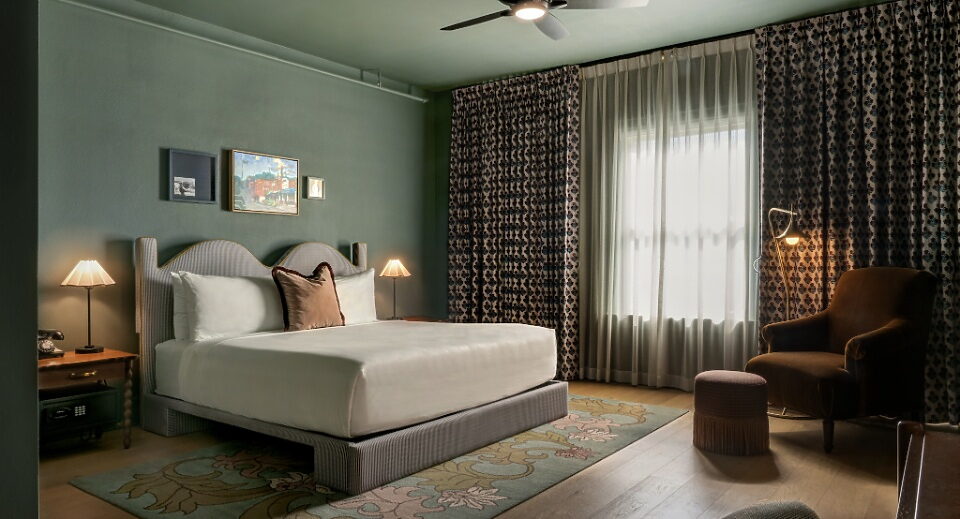 MarQueen Deluxe King Guestroom