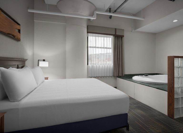 King room with Whirlpool tub