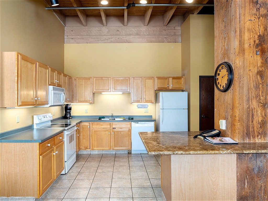 Three Bedroom Condo 6