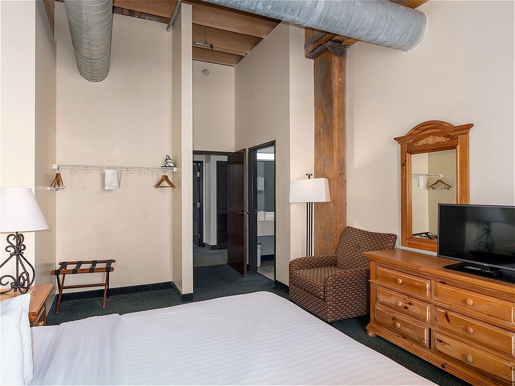 Three Bedroom Condo 9