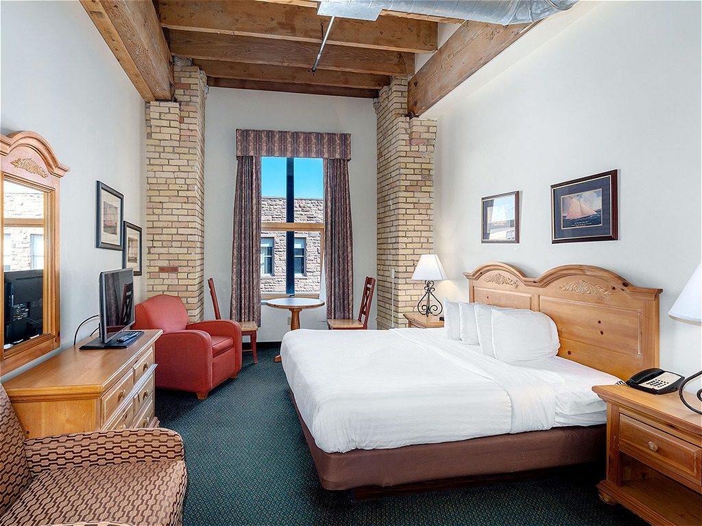 Three Bedroom Condo 8