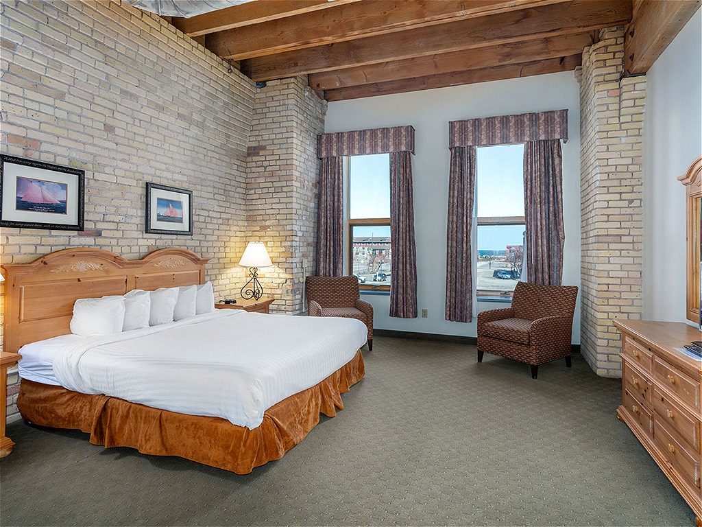 Three Bedroom Condo 12