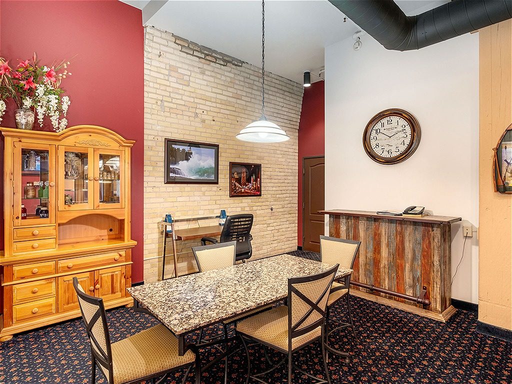 Two King Whirlpool Condo Suite 3