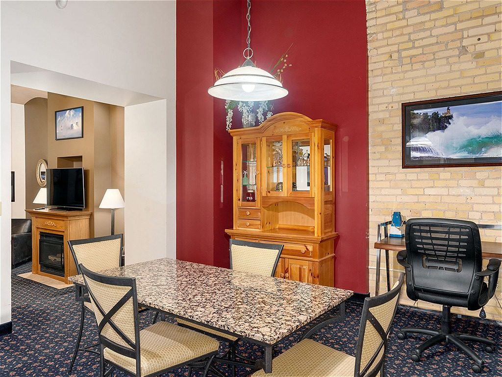 Two King Whirlpool Condo Suite 4