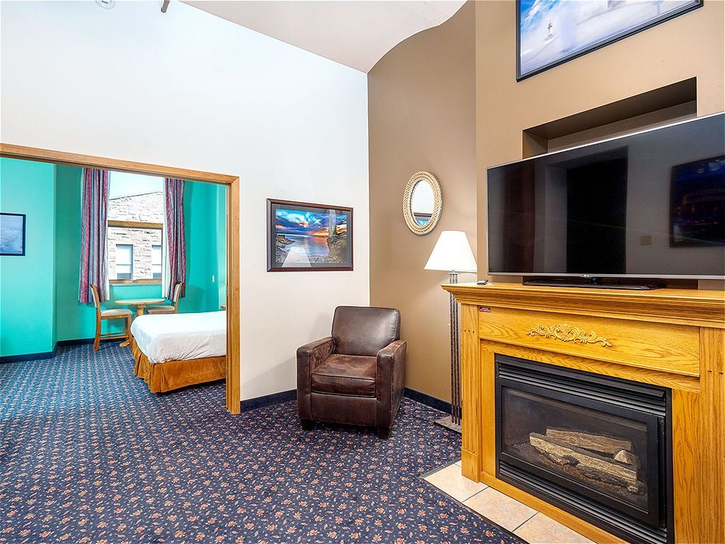 Two King Whirlpool Condo Suite 6