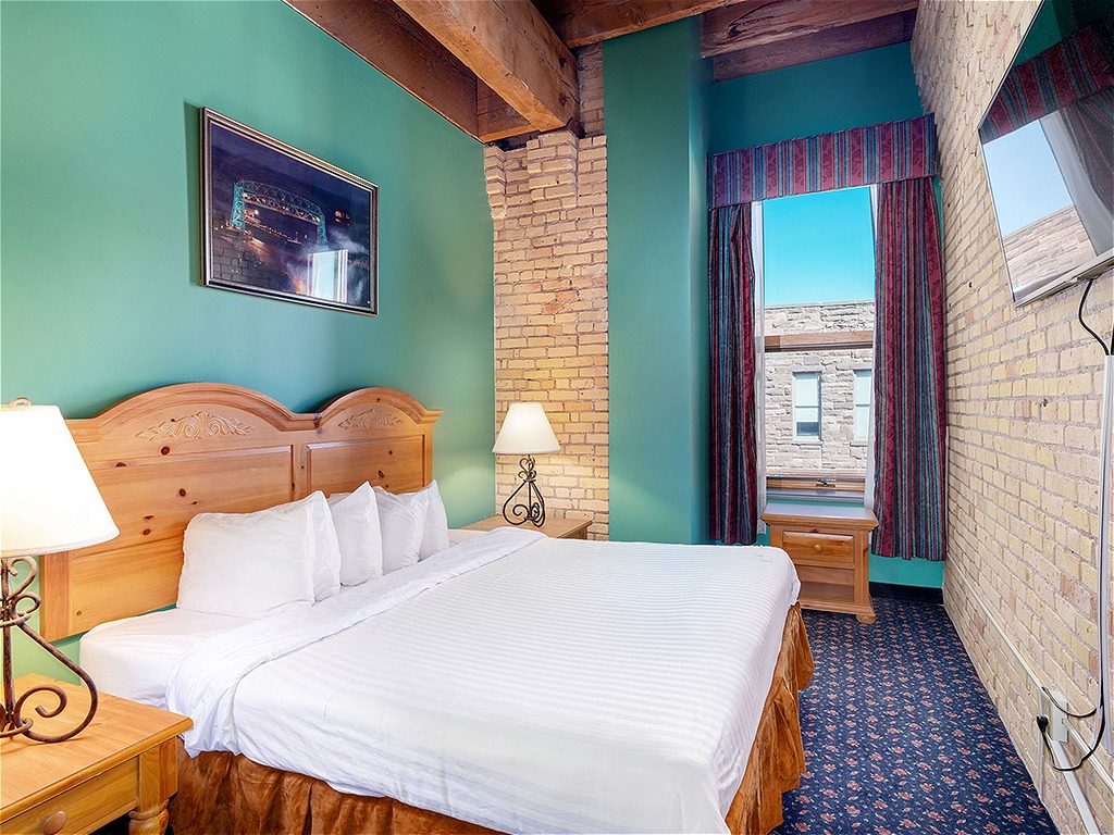 Two King Whirlpool Condo Suite 9