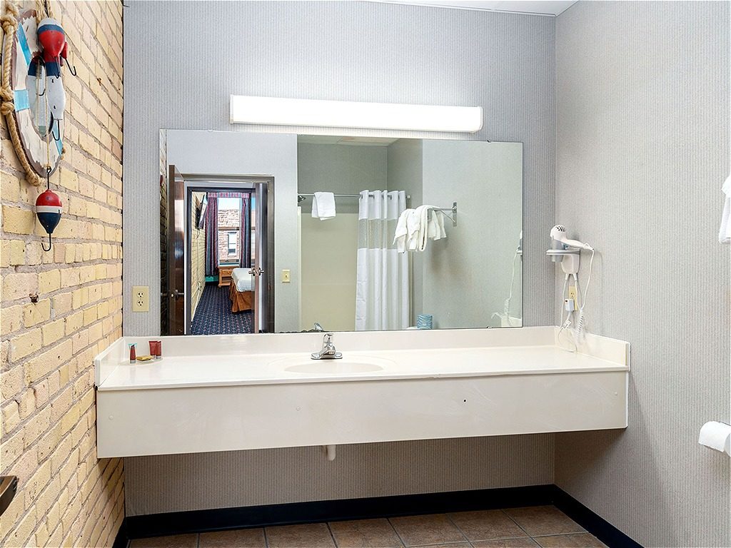 Two King Whirlpool Condo Suite 10