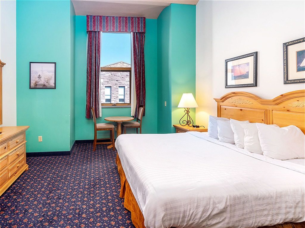 Two King Whirlpool Condo Suite 8