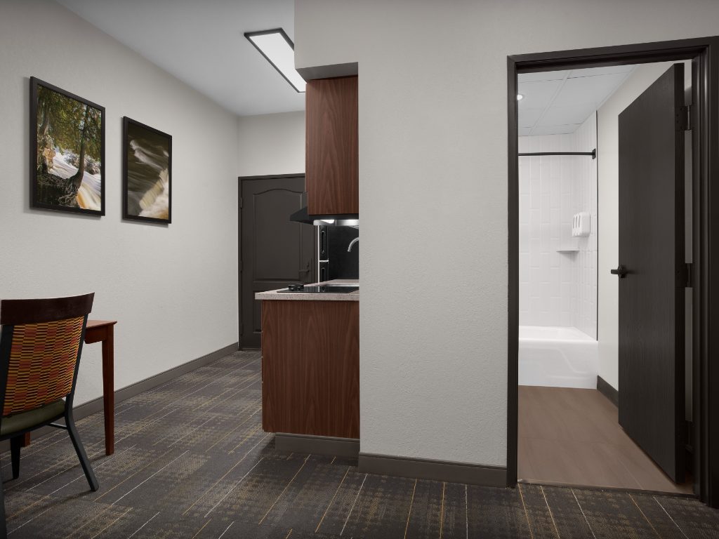 Studio Queen Suite 1