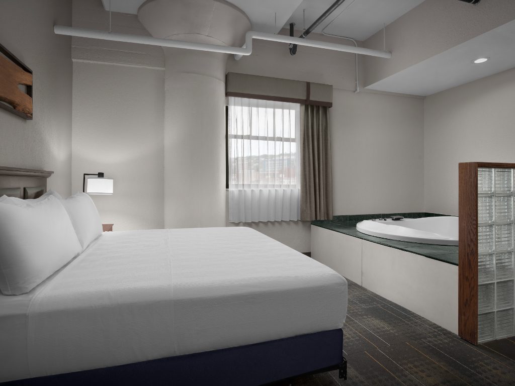 Premium Whirlpool Suite 1