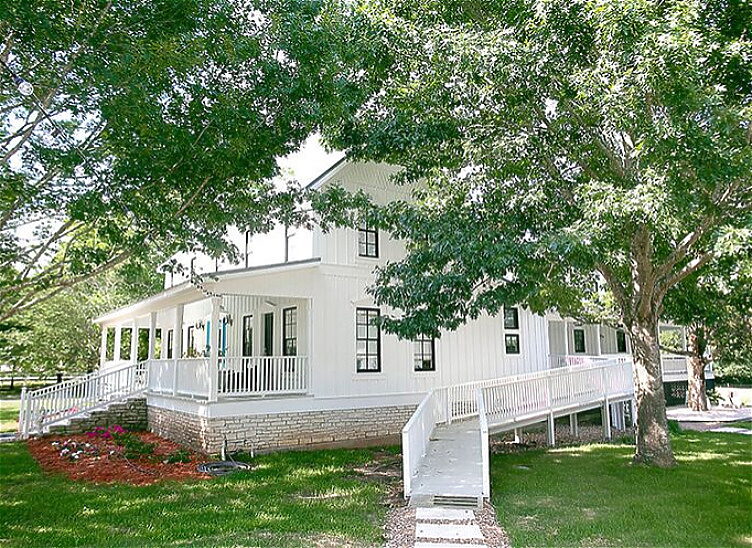 SOUTHERN LIVING MAG | 15 Southern Bed-And-Breakfasts For Your Best Mother-Daughter Trip Yet