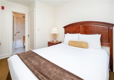 Baroness Hotel bed room