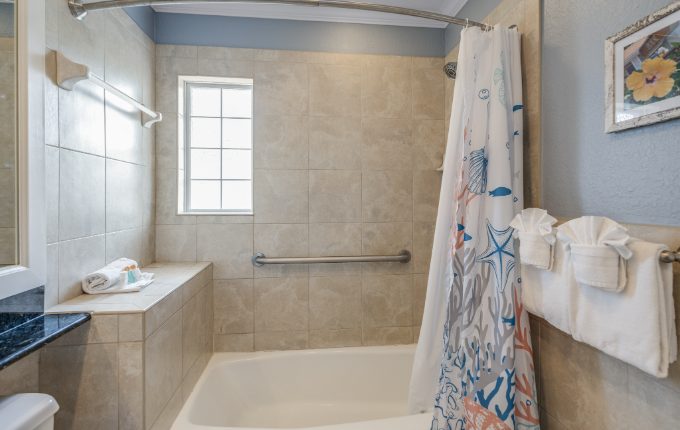 Grand Heron Bathroom