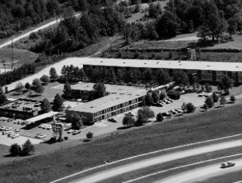Old Holiday Inn Ariel